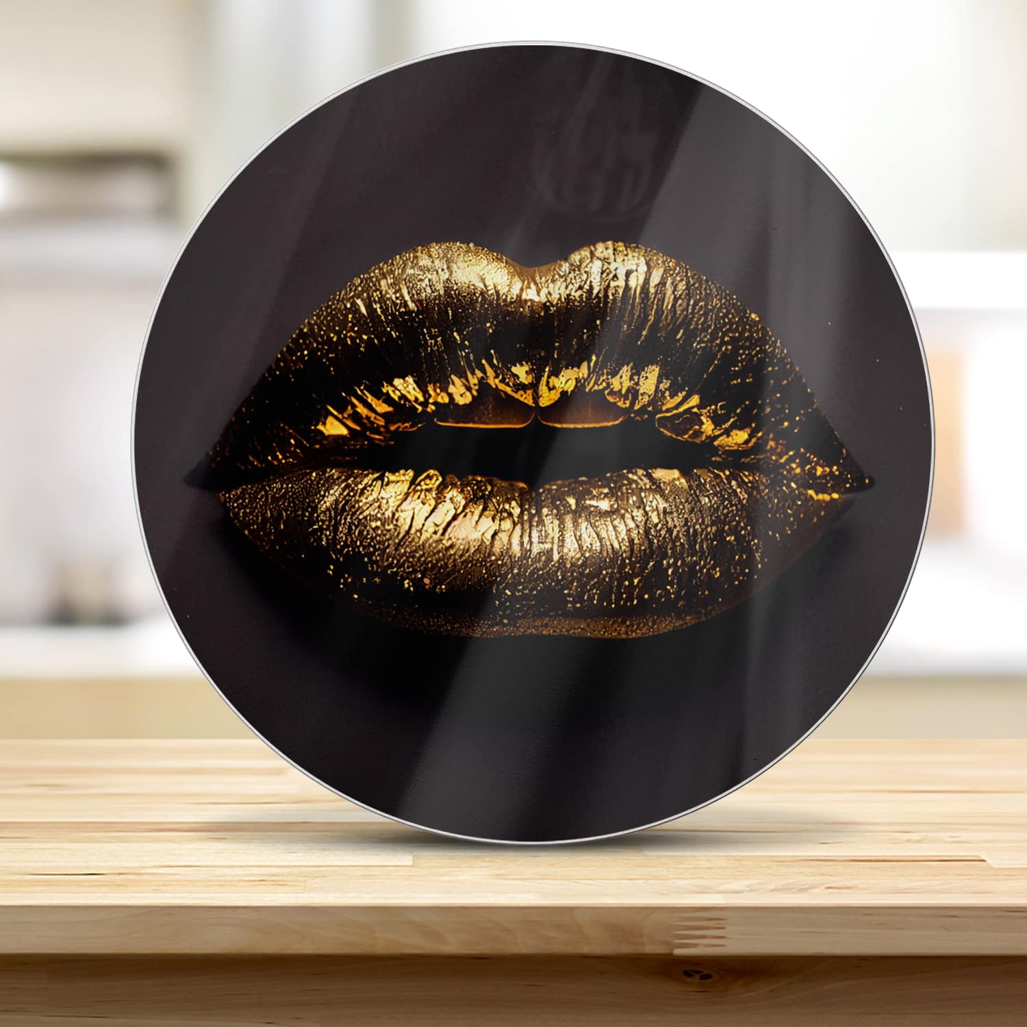 Schneidebrett Rund - Goldene Lippen auf schwarzem Hintergrund