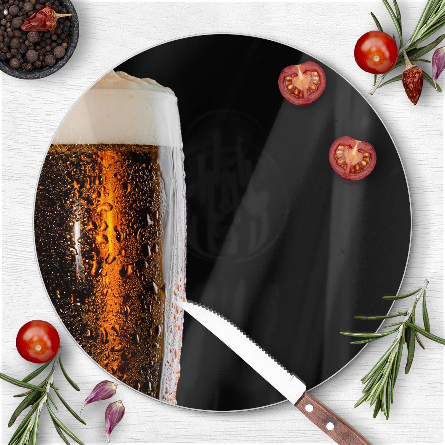 Schneidebrett Rund - Bierglas Nahaufnahme