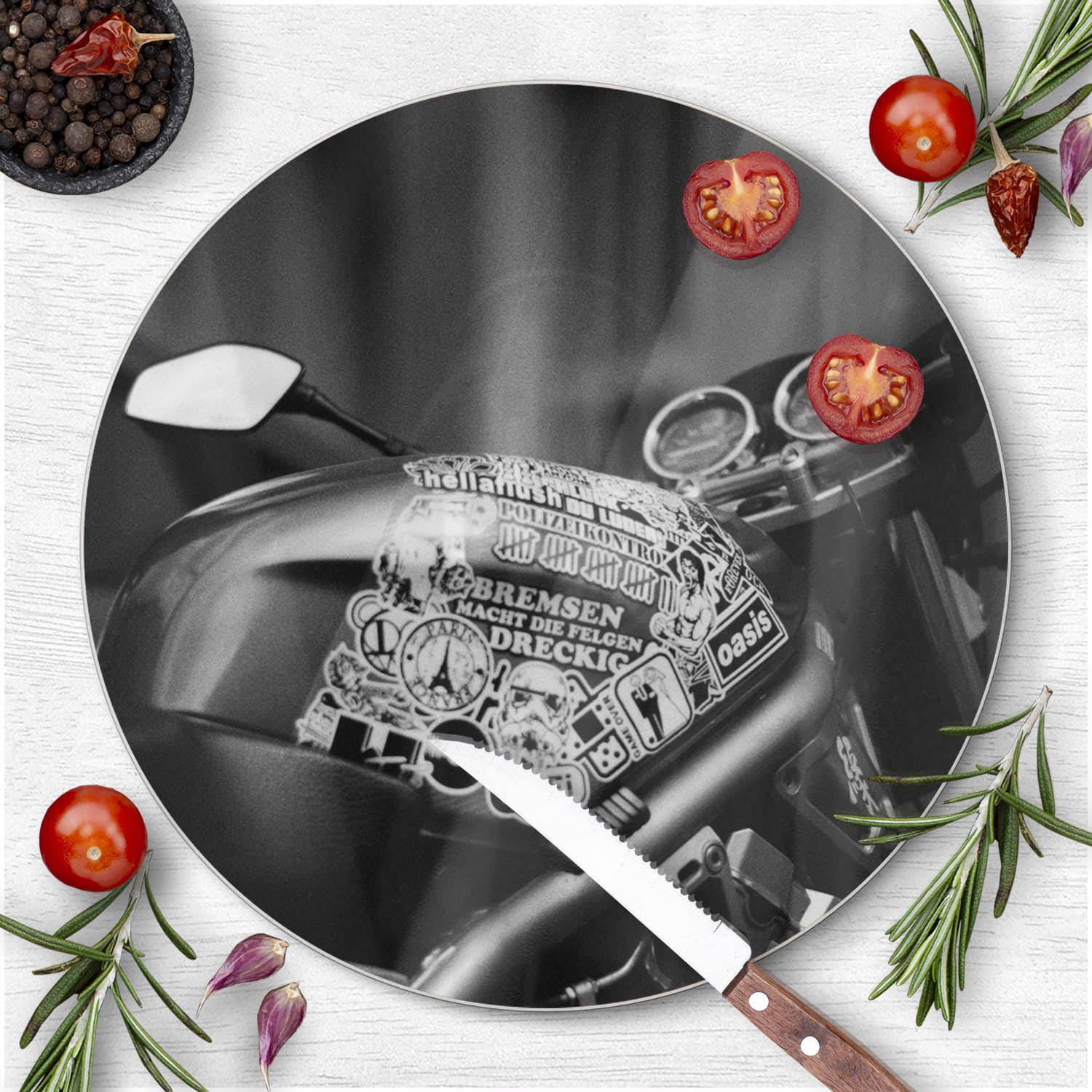 Schneidebrett Rund - Motorrad mit Stickern