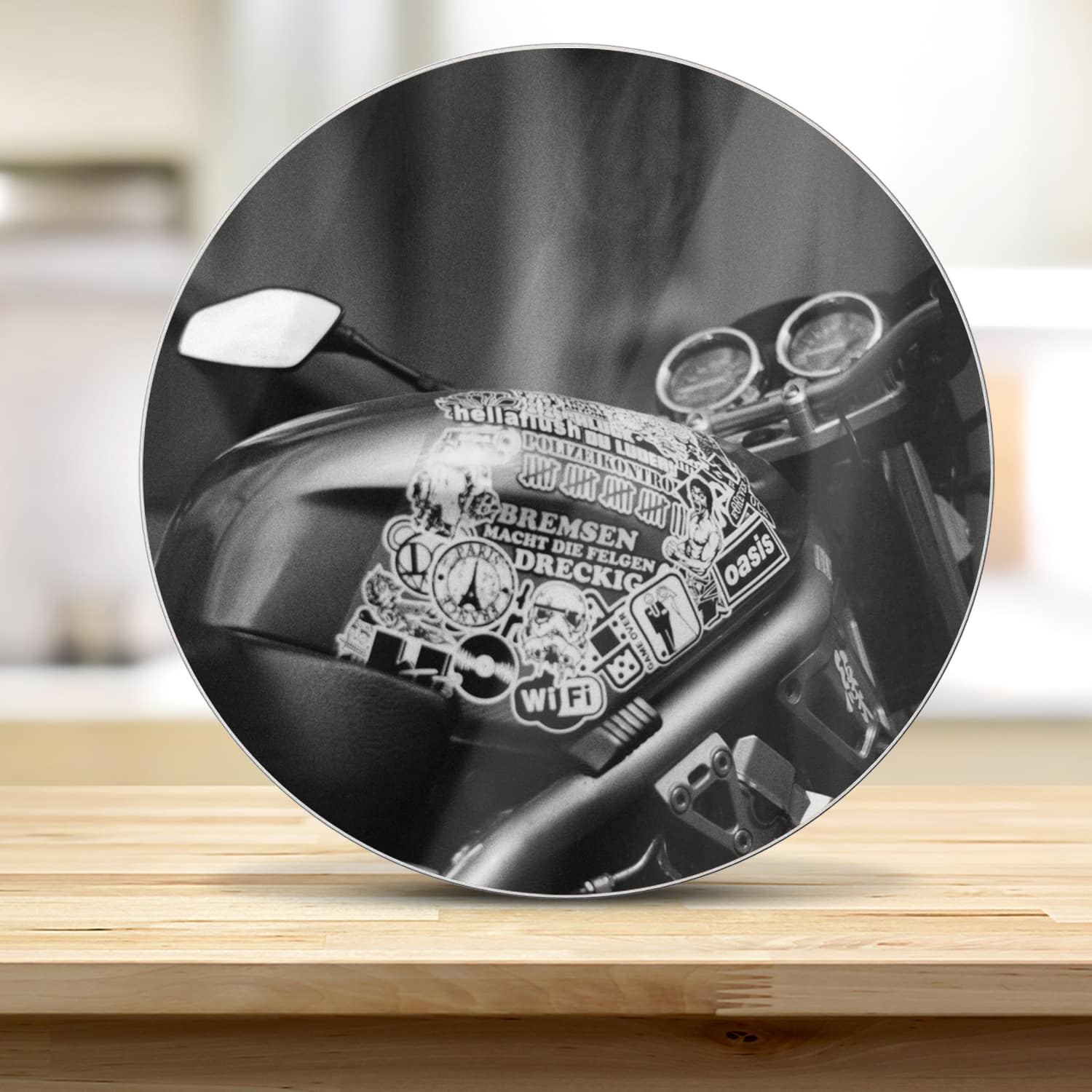 Schneidebrett Rund - Motorrad mit Stickern