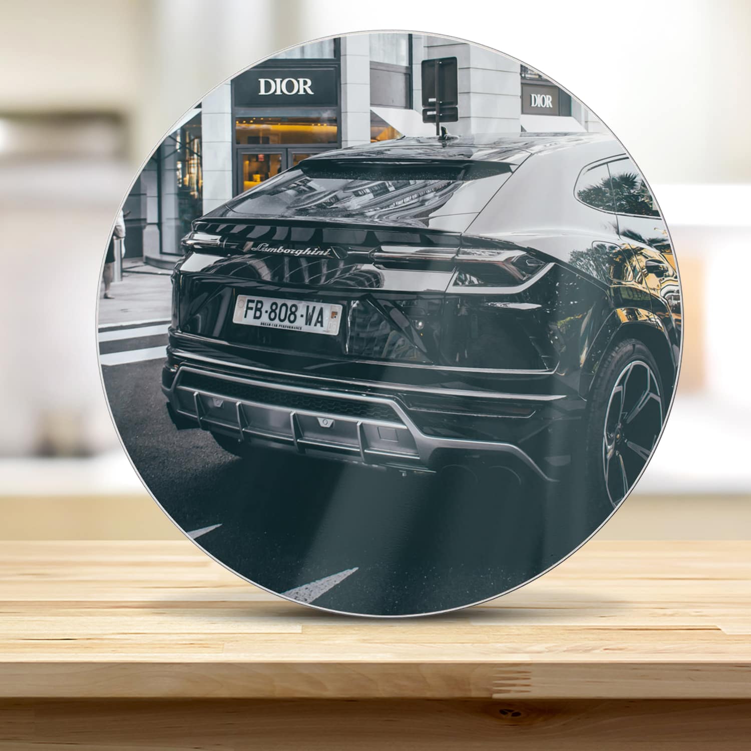 Schneidebrett Rund - Lamborghini vor Dior-Laden