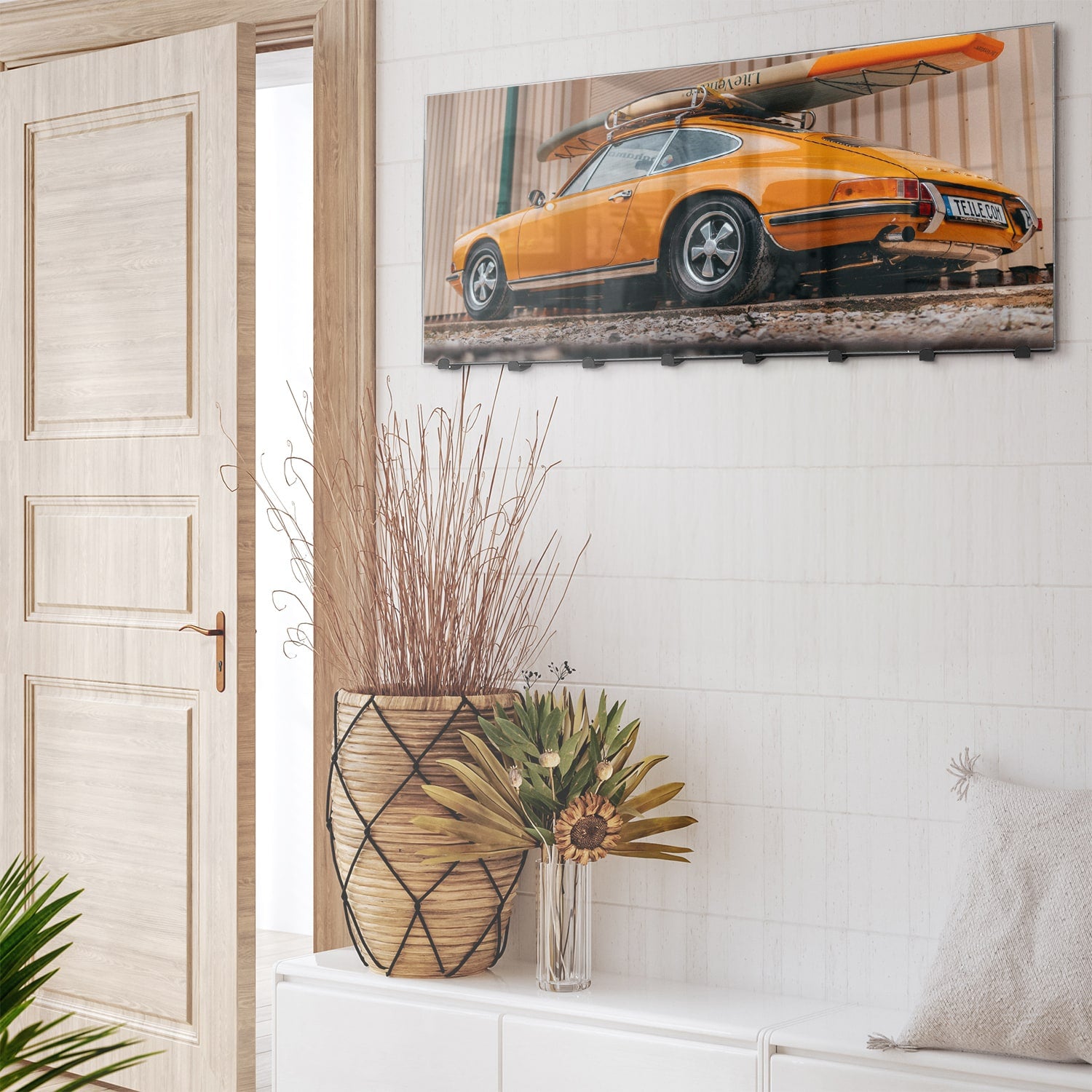 Wandgarderobe Porsche mit Surfbrett