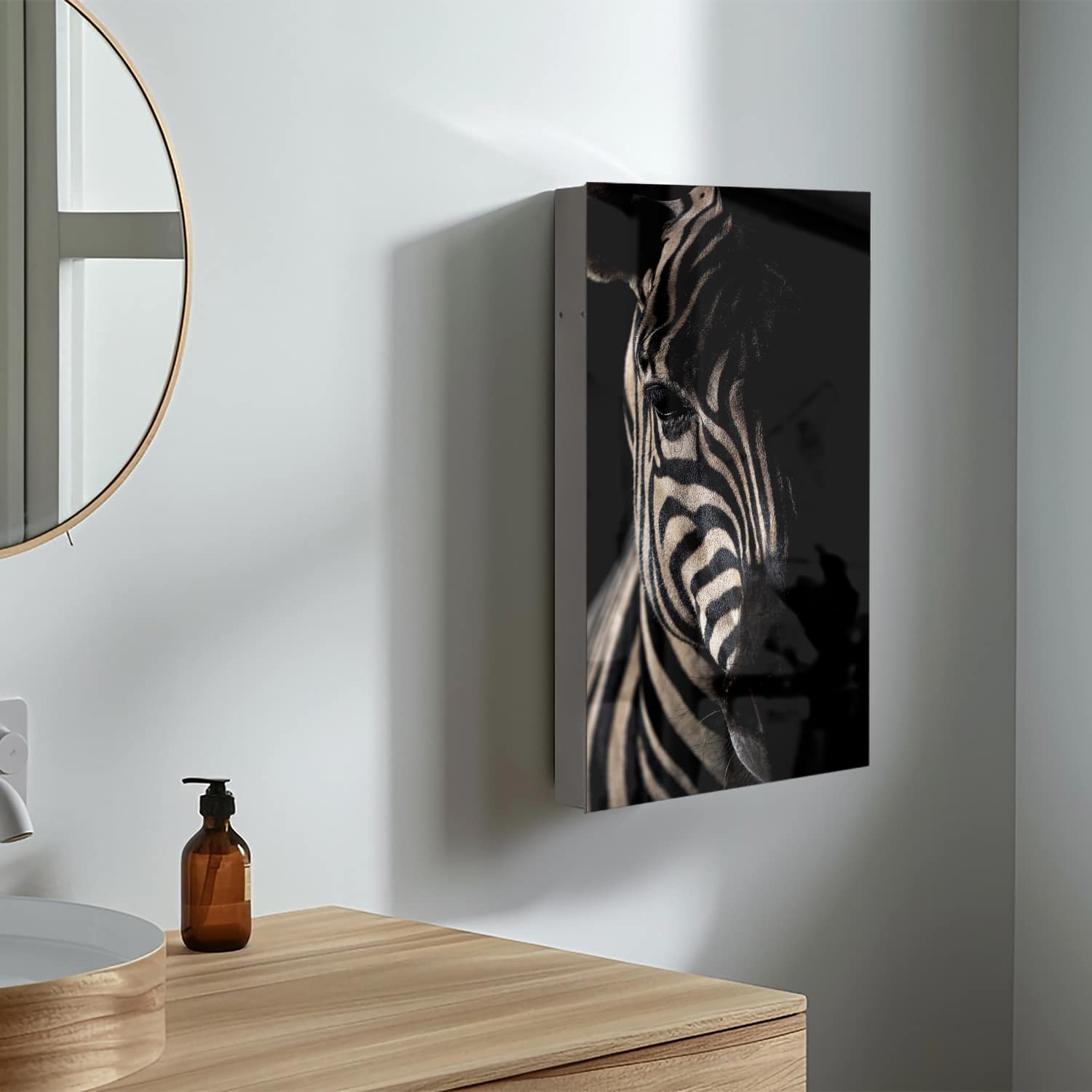 Medizinschrank Zebra im Dunkeln