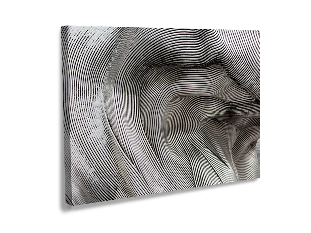 Kurkborden op canvas met zwart-wit golvend lijnpatroon – formaat 120 × 80 cm