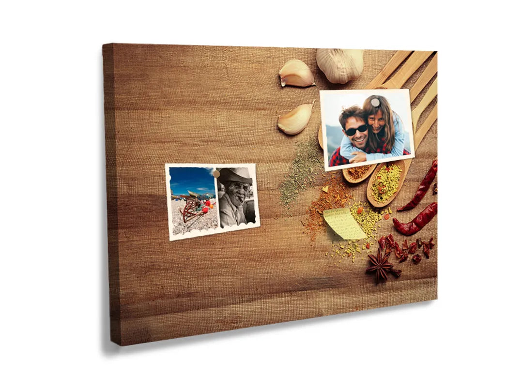 Kork-Pinnwände auf Leinwand mit kräuter und gewürze auf holztisch – Format 60 × 40 cm