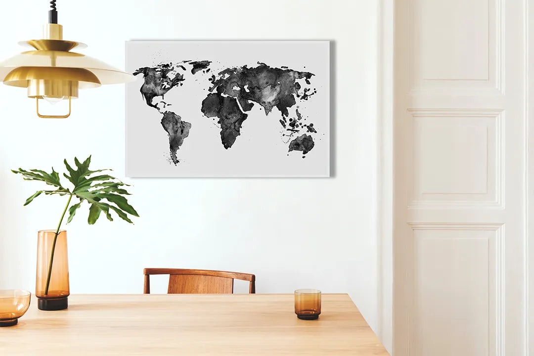 Kurkborden op canvas met zwart-grijze wereldkaart – formaat 100 × 70 cm