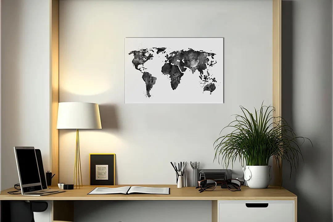Kurkborden op canvas met zwart-grijze wereldkaart – formaat 140 × 100 cm