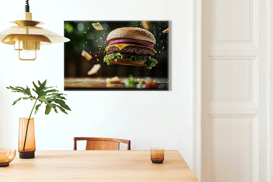 Kurkborden op canvas met hamburger zwevend met ingrediënten – formaat 100 × 70 cm