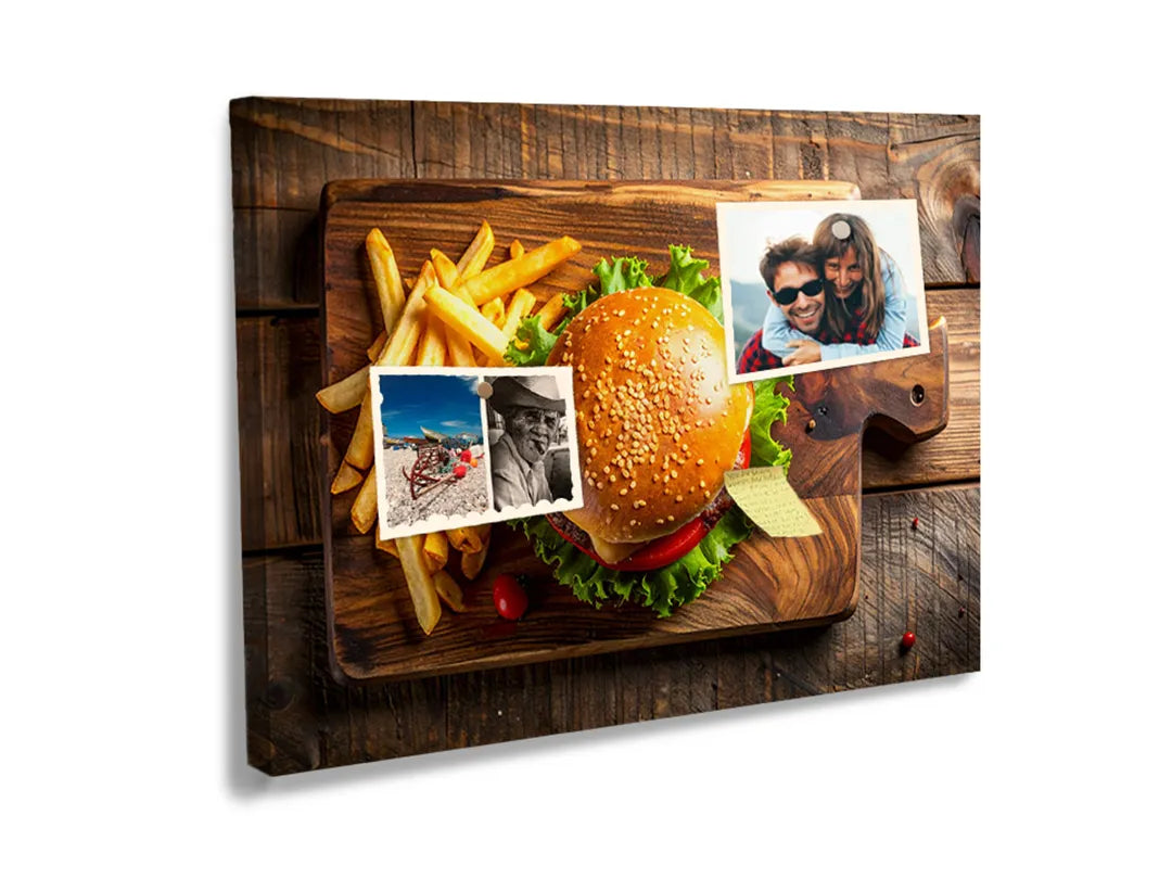 Kurkborden op canvas met hamburger met friet op houten plank – formaat 60 × 40 cm
