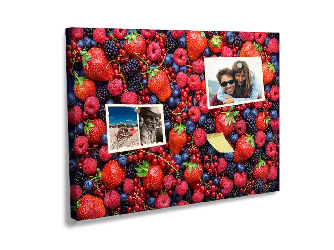 Kork-Pinnwände auf Leinwand mit mix aus roten früchten und beeren – Format 60 × 40 cm