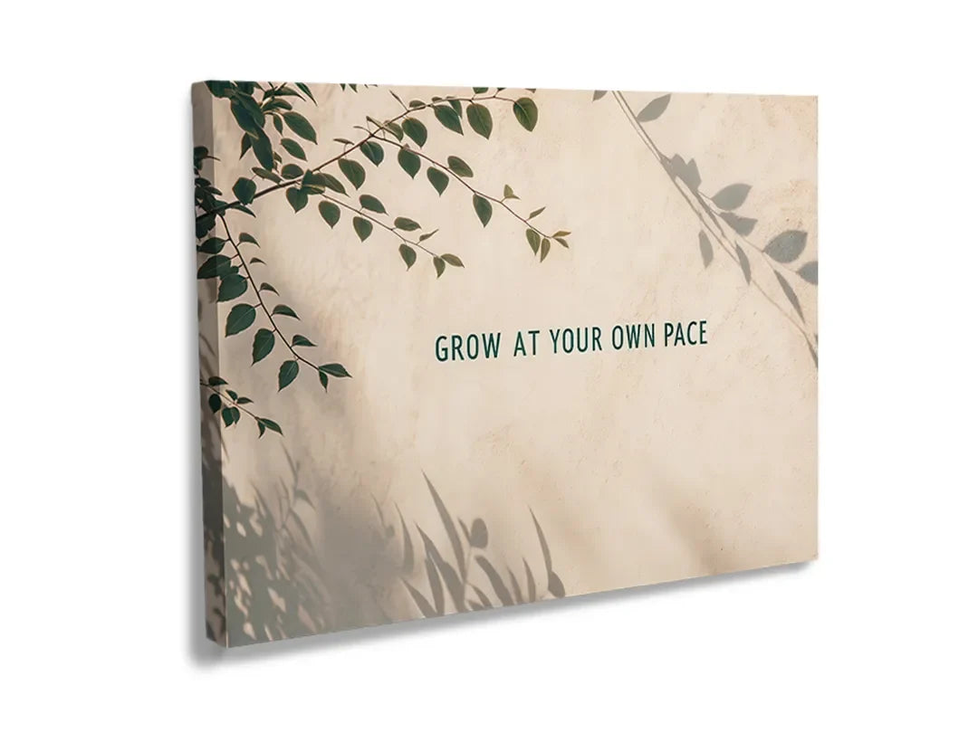 Kurkborden op canvas met groei in je eigen tempo botanische quote – formaat 120 × 80 cm