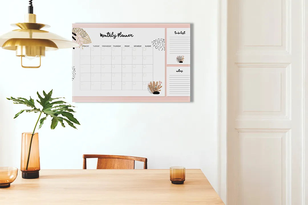 Kork-Pinnwände auf Leinwand mit rosa monatsplaner mit notizfeldern – Format 100 × 70 cm
