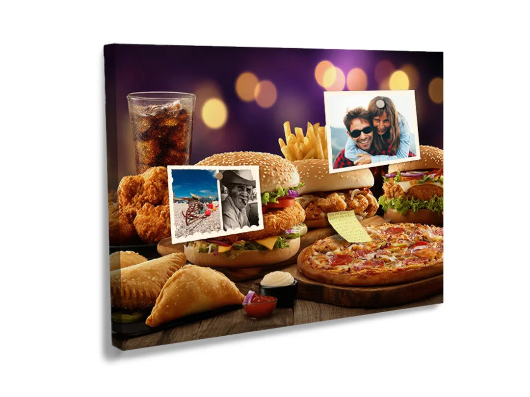 Kurkborden op canvas met fastfood assortiment met burgers en pizza – formaat 60 × 40 cm