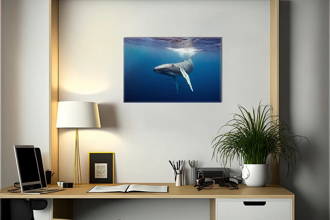 Kurkborden op canvas met walvis onder helder oceaanwater – formaat 140 × 100 cm