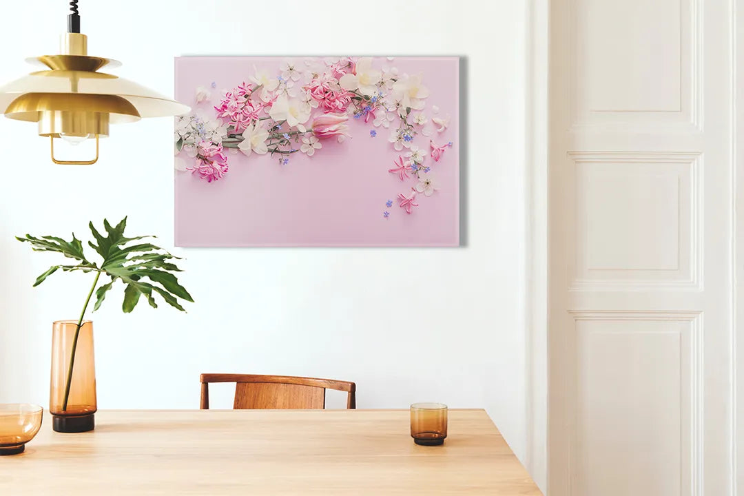 Kurkborden op canvas met roze bloemen op zachte achtergrond – formaat 100 × 70 cm
