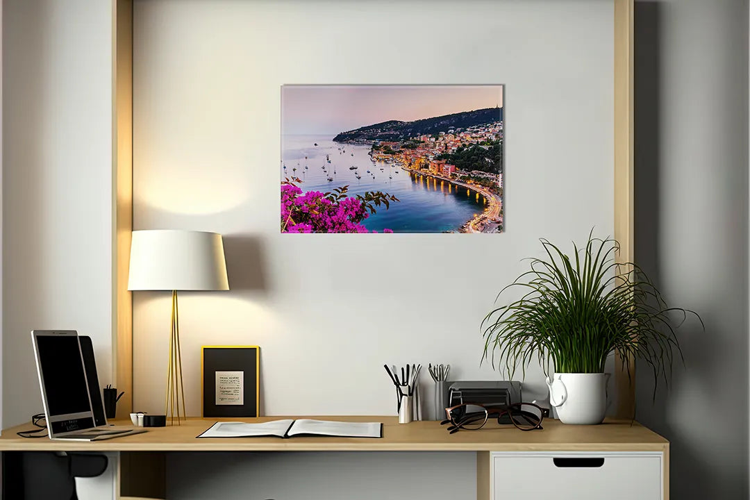 Kurkborden op canvas met kleurrijke kustplaats aan zee – formaat 140 × 100 cm