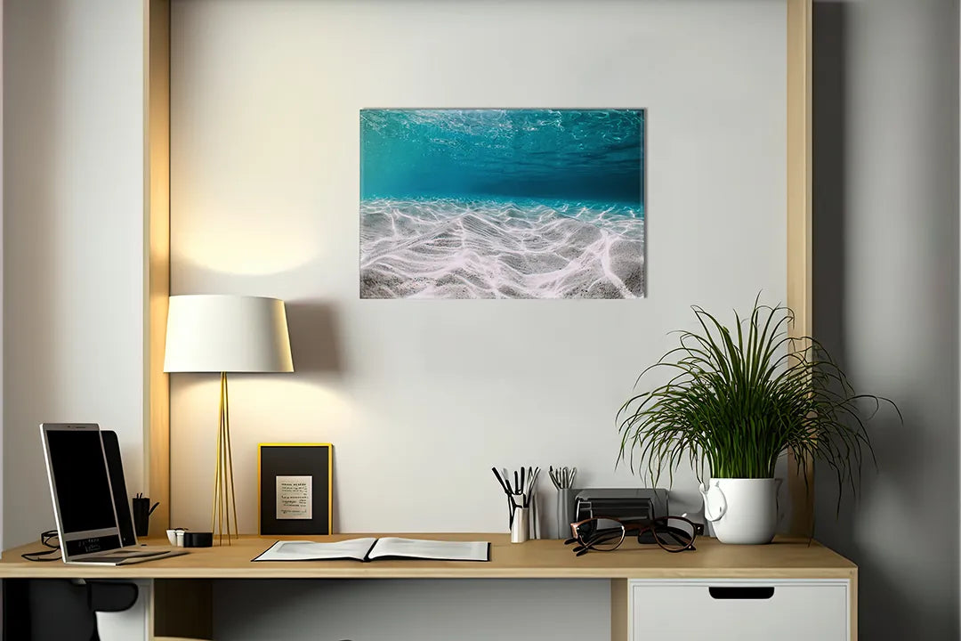Kurkborden op canvas met zandpatroon onder helder zeewater – formaat 140 × 100 cm