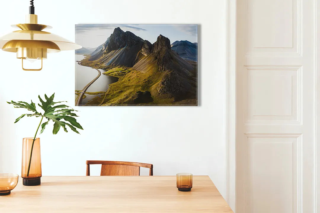 Kurkborden op canvas met dramatisch berglandschap met rivier – formaat 100 × 70 cm