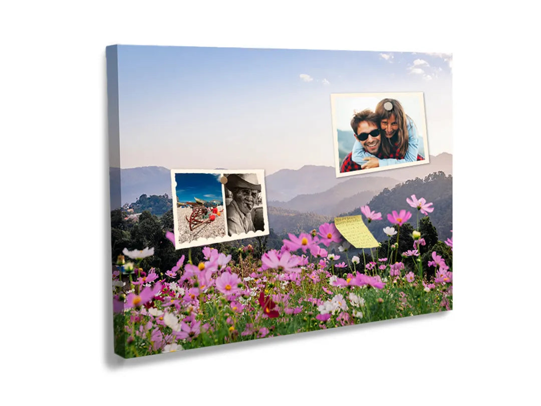 Kurkborden op canvas met bloemenweide met bergen – formaat 60 × 40 cm