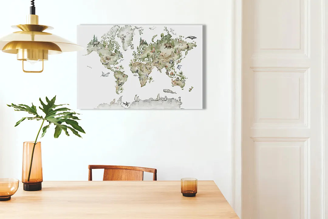 Kurkborden op canvas met artistieke wereldkaart met dieren – formaat 100 × 70 cm