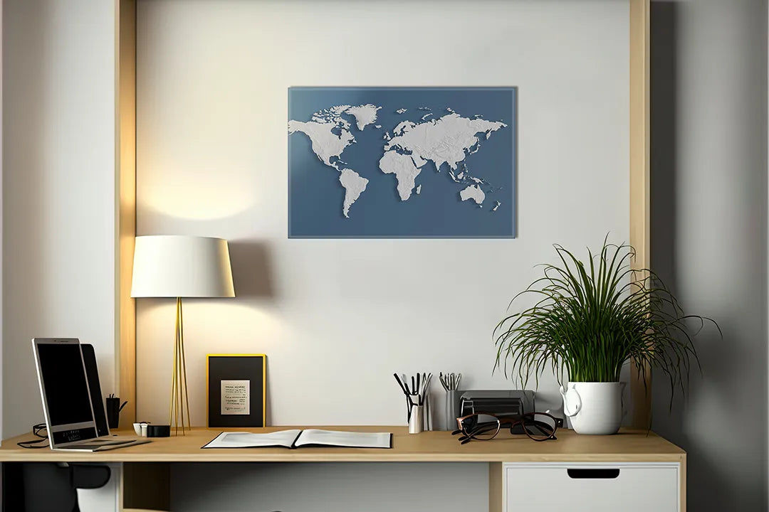 Kurkborden op canvas met witte wereldkaart op donkerblauw – formaat 140 × 100 cm