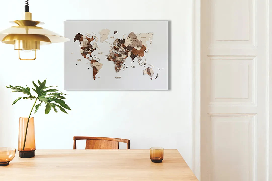 Kurkborden op canvas met abstracte wereldkaart in aardetinten – formaat 100 × 70 cm
