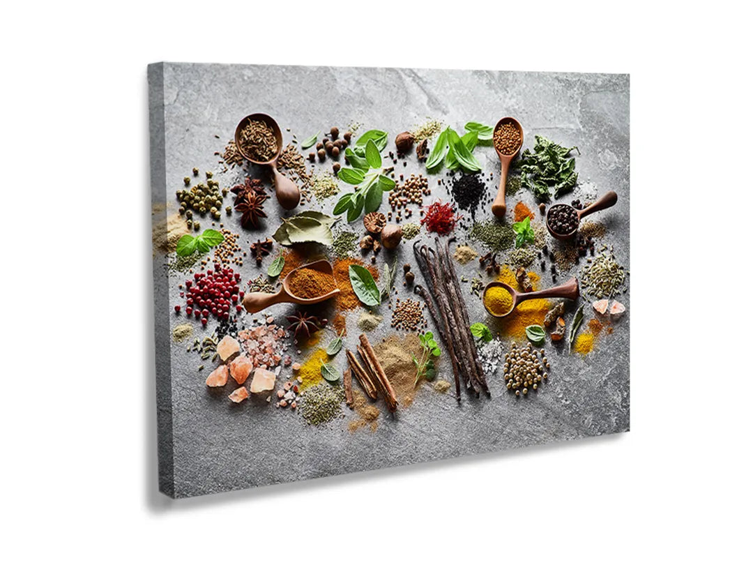Kurkborden op canvas met kruiden en specerijen rondom werkvlak – formaat 120 × 80 cm