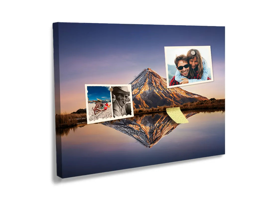 Kurkborden op canvas met berg weerspiegeld in een stil meer – formaat 60 × 40 cm