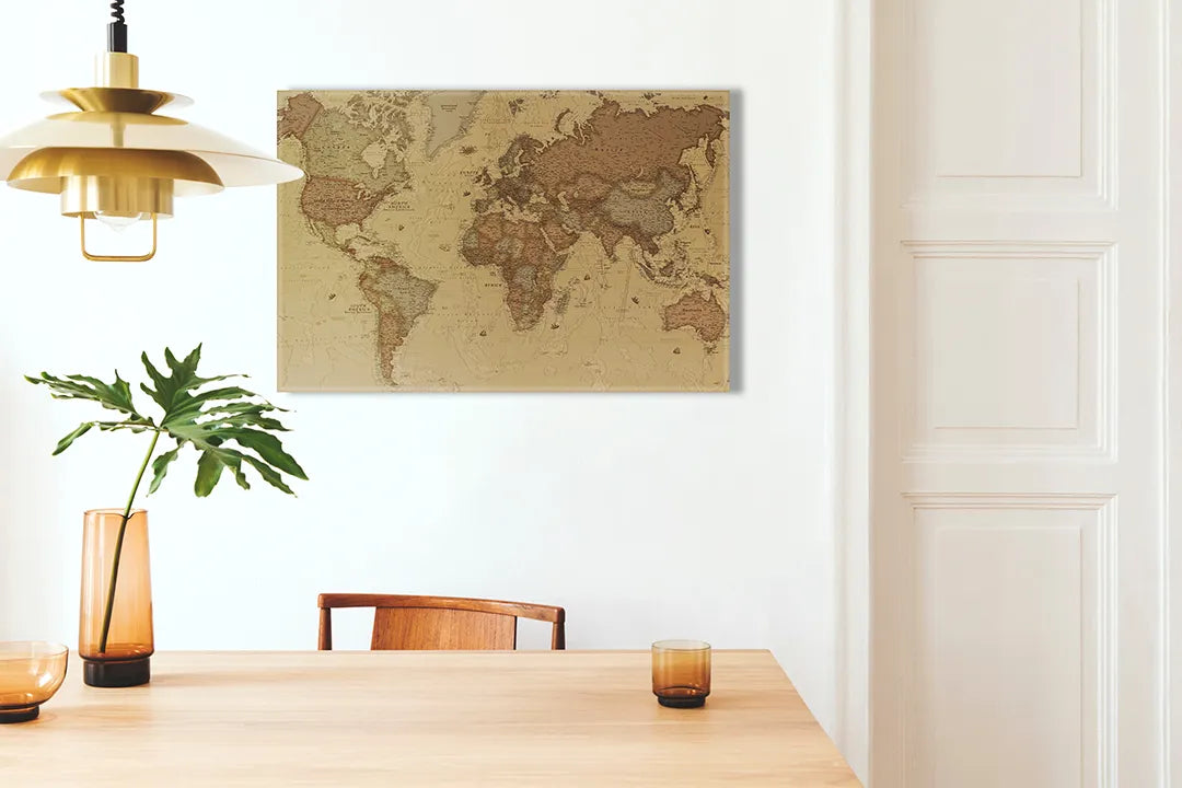 Kurkborden op canvas met vintage wereldkaart op verweerd papier – formaat 100 × 70 cm