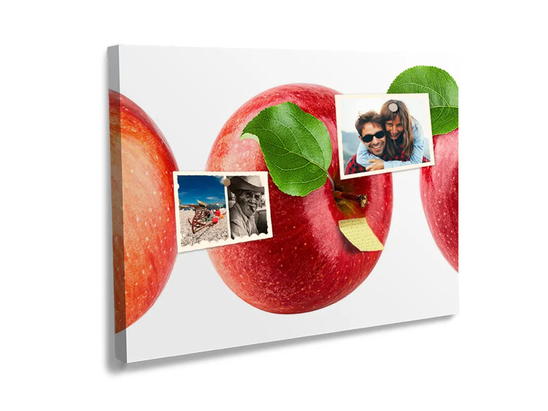Kurkborden op canvas met rode appels op witte achtergrond – formaat 60 × 40 cm