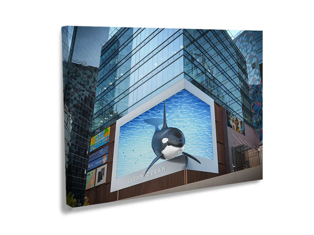 Kurkborden op canvas met moderne gevel met digitale kunstinstallatie – formaat 120 × 80 cm