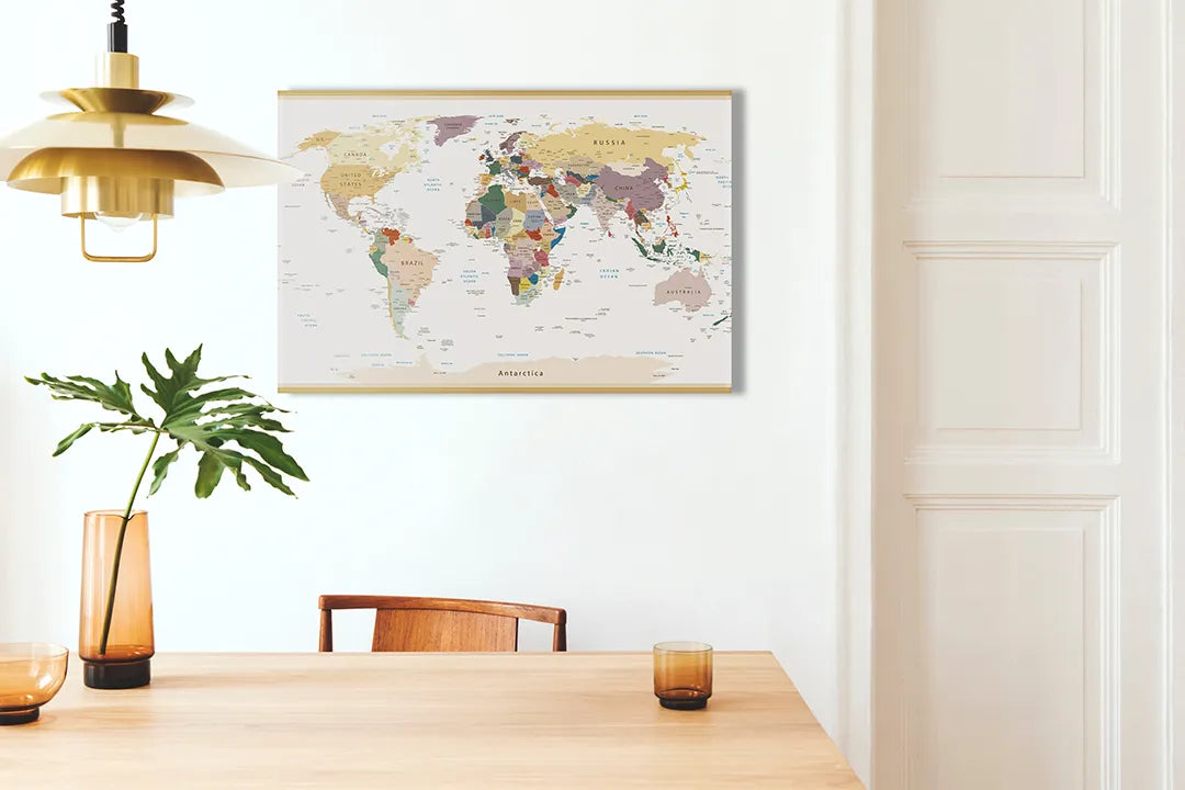 Kork-Pinnwände auf Leinwand mit moderne bunte weltkarte – Format 100 × 70 cm