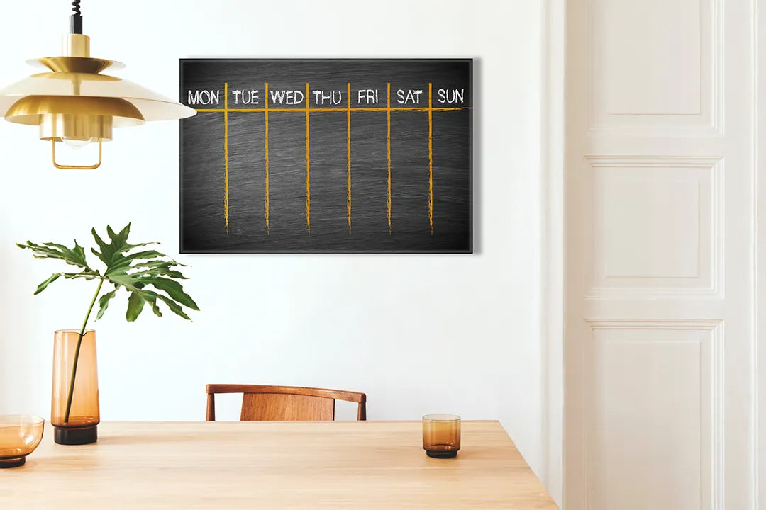Kork-Pinnwände auf Leinwand mit schwarzer wochenplaner mit orangen linien – Format 100 × 70 cm