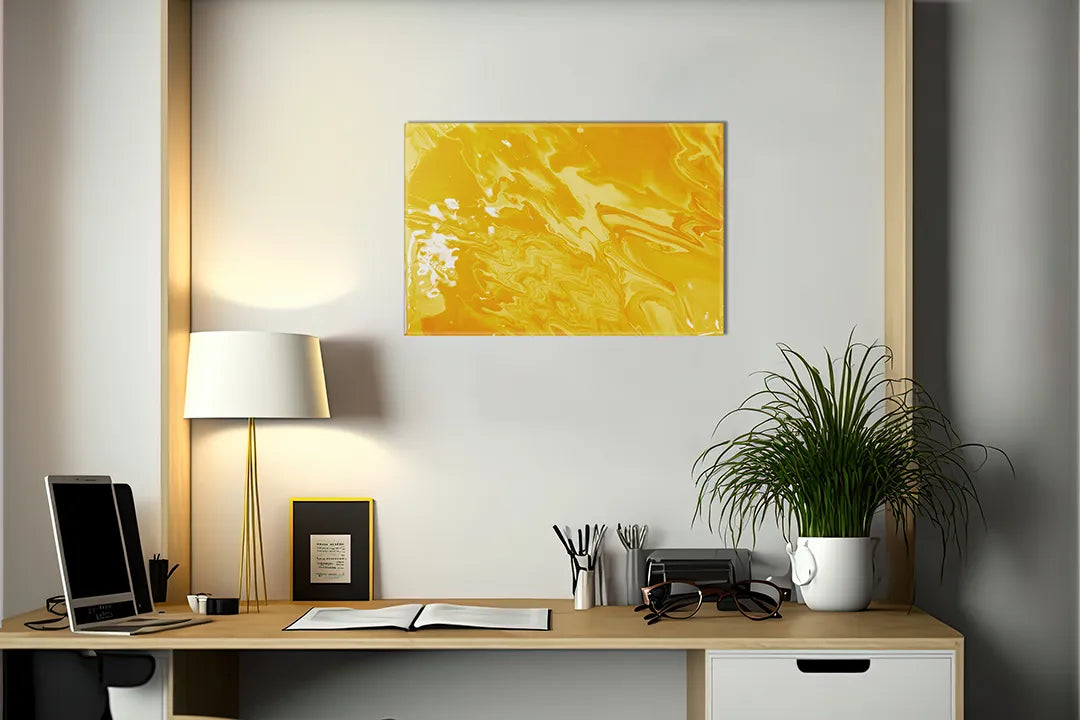 Kork-Pinnwände auf Leinwand mit sonnengelbes abstraktes marmormuster – Format 140 × 100 cm