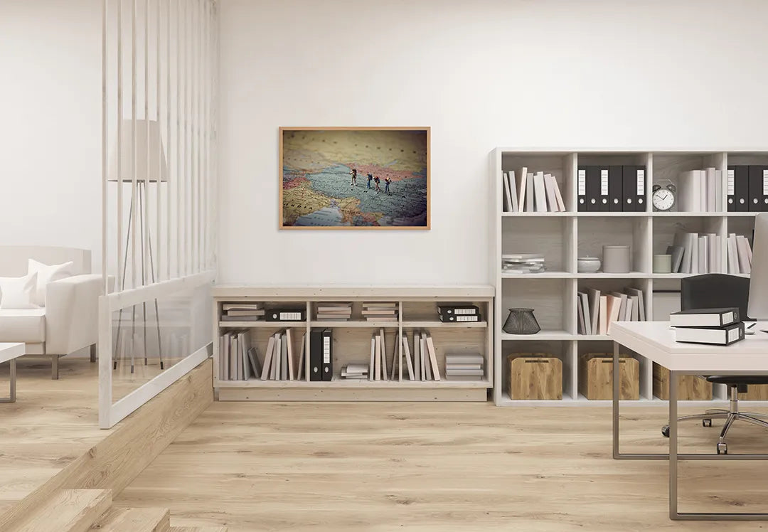 Metall Magnetboard mit hochwertigem Wandelaars Auf Ein Vintage Landkarte Hintergrund Design
