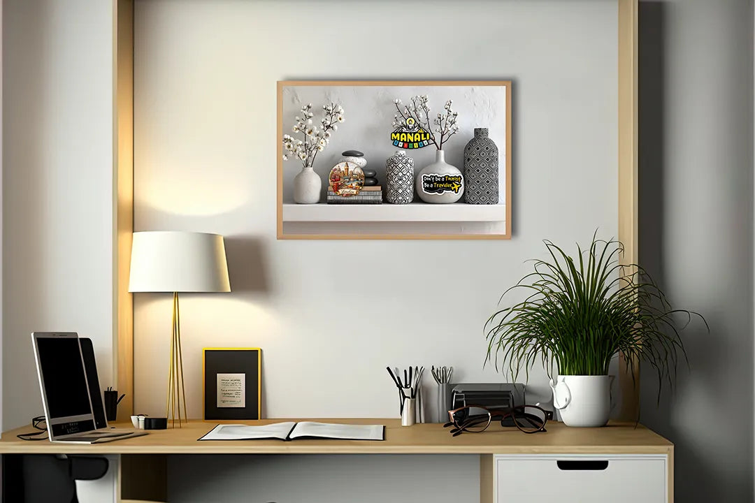 Metall Magnetboard mit hochwertigem Vasen mit planten auf Regal Interieur Design
