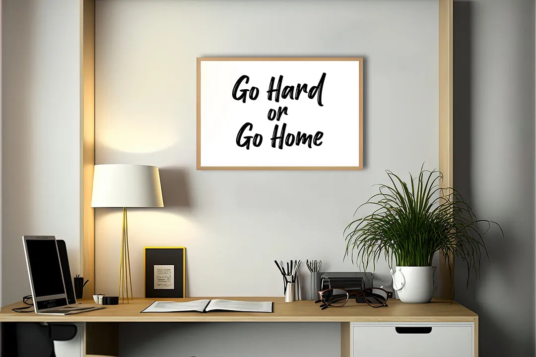Metall Magnetboard mit hochwertigem Go hard or Go home Text Design