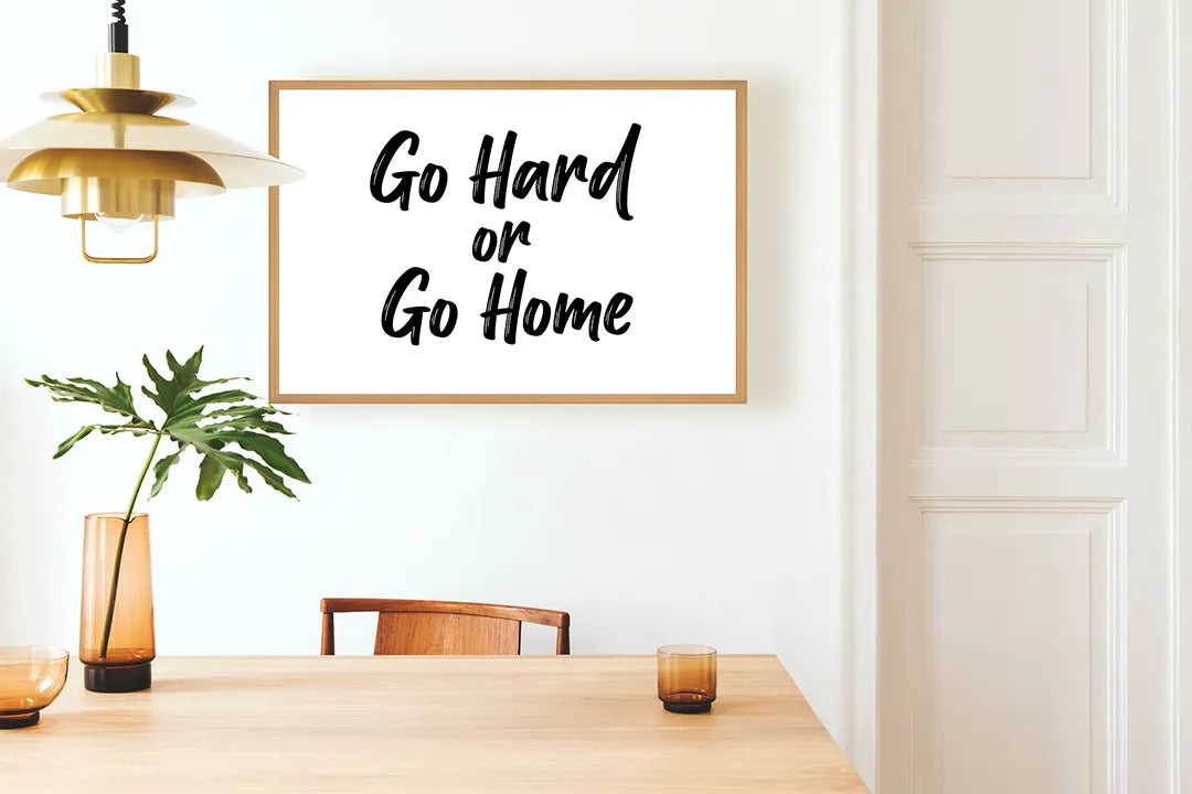 Metall Magnetboard mit hochwertigem Go hard or Go home Text Design