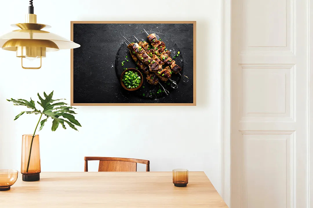 Metall Magnetboard mit hochwertigem Vleesspiezen Auf Dunkel Leisteen Design