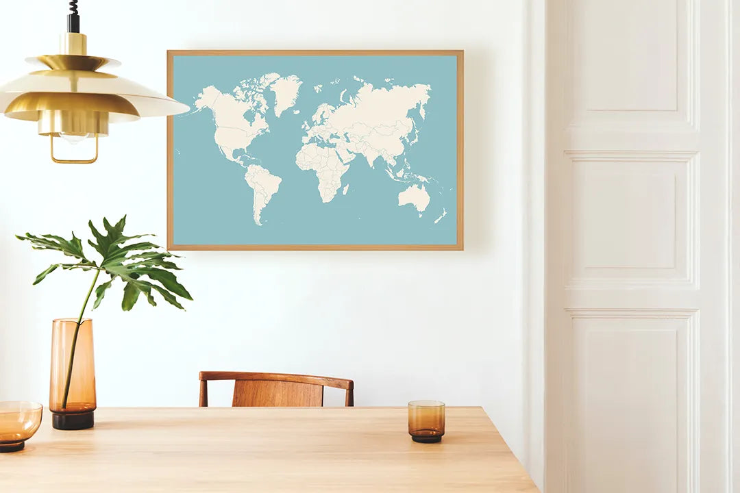 Metall Magnetboard mit hochwertigem Weltkarte Pastell blau Design