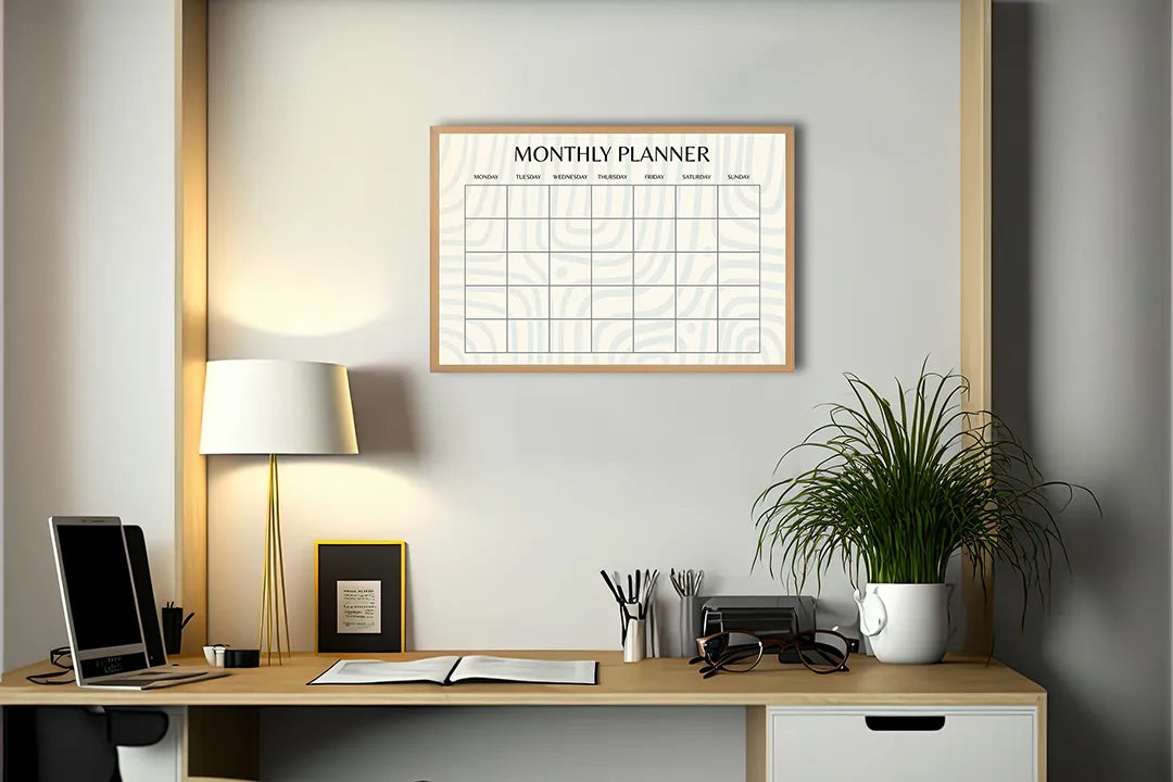 Metall Magnetboard mit hochwertigem Monatsplaner Raster Design