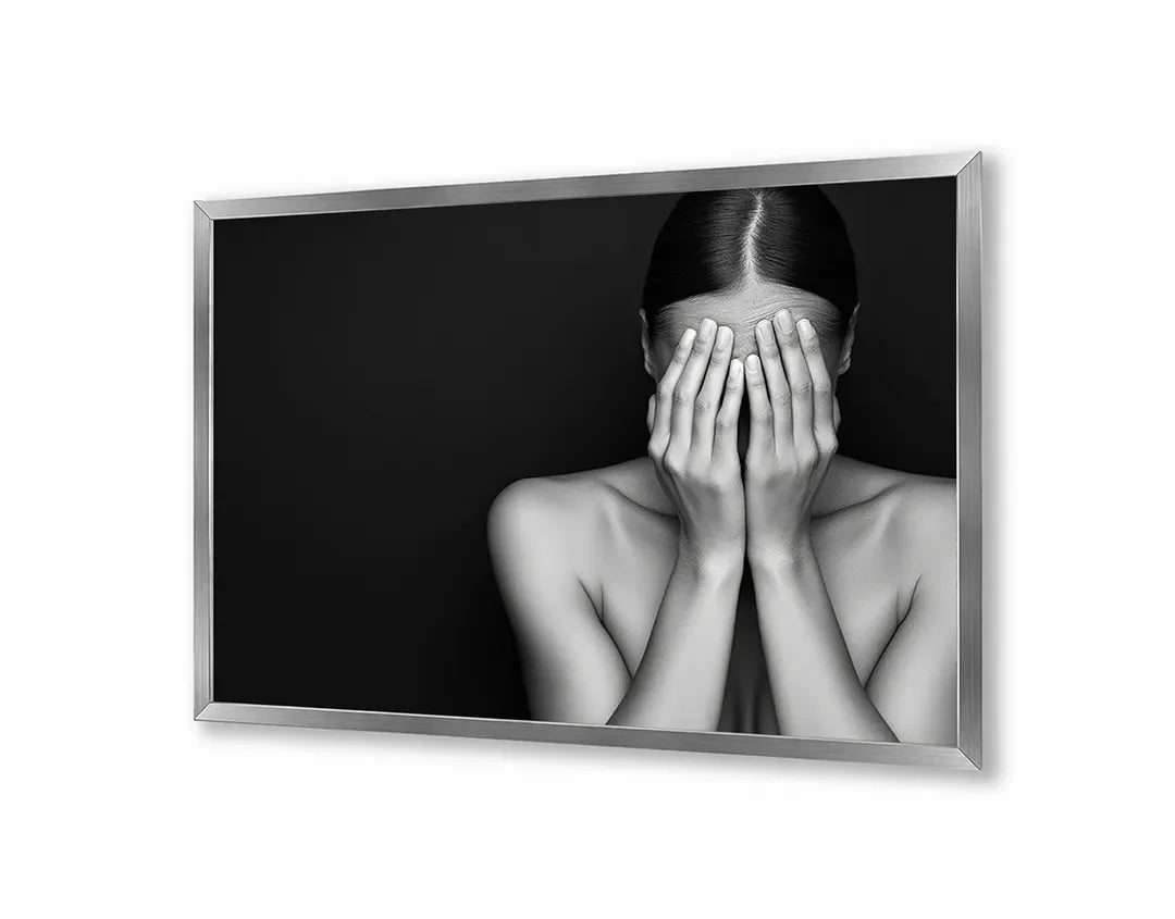 Metall Magnetboard mit hochwertigem Frau Hände vor Gesicht schwarz weiß Design