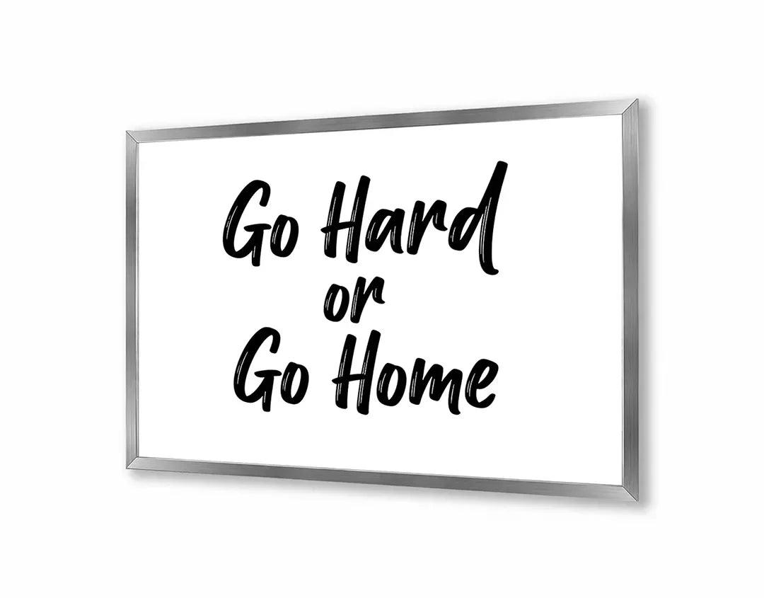 Metall Magnetboard mit hochwertigem Go hard or Go home Text Design