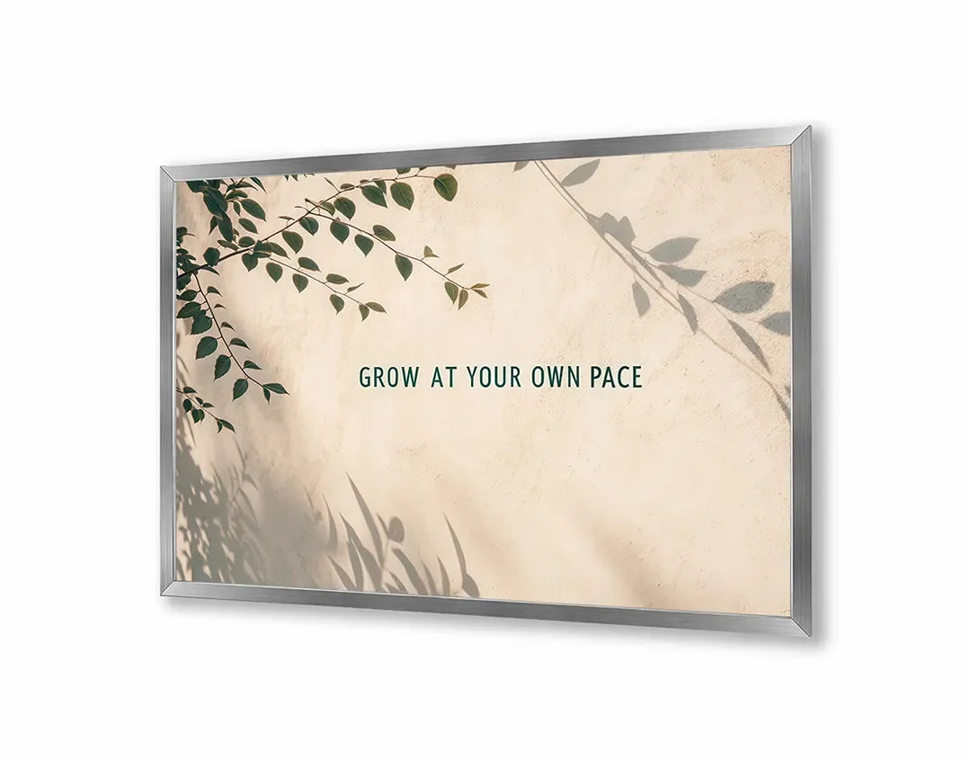 Metall Magnetboard mit hochwertigem Grow at your own pace Zitat Design