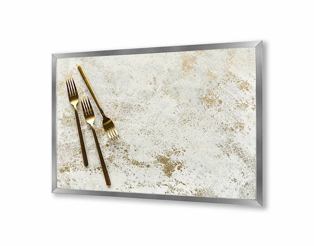 Metall Magnetboard mit hochwertigem Goldene bestek auf Marmor Design