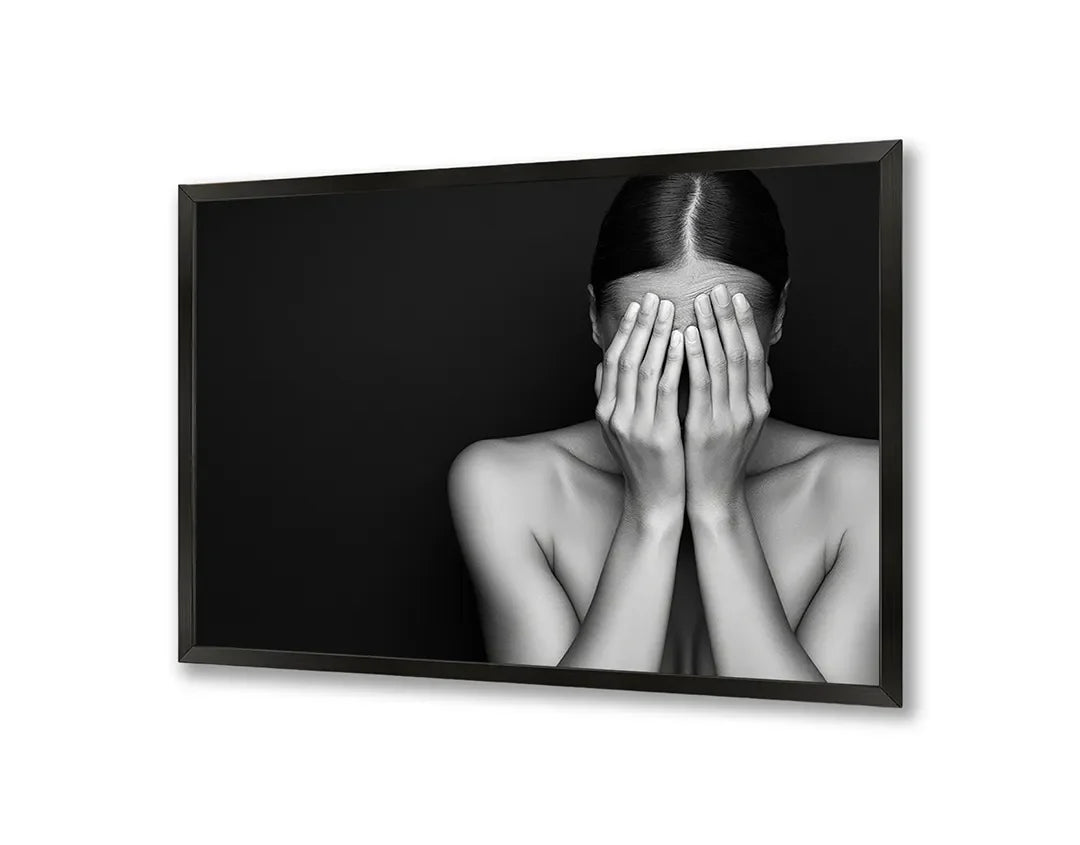 Metall Magnetboard mit hochwertigem Frau Hände vor Gesicht schwarz weiß Design