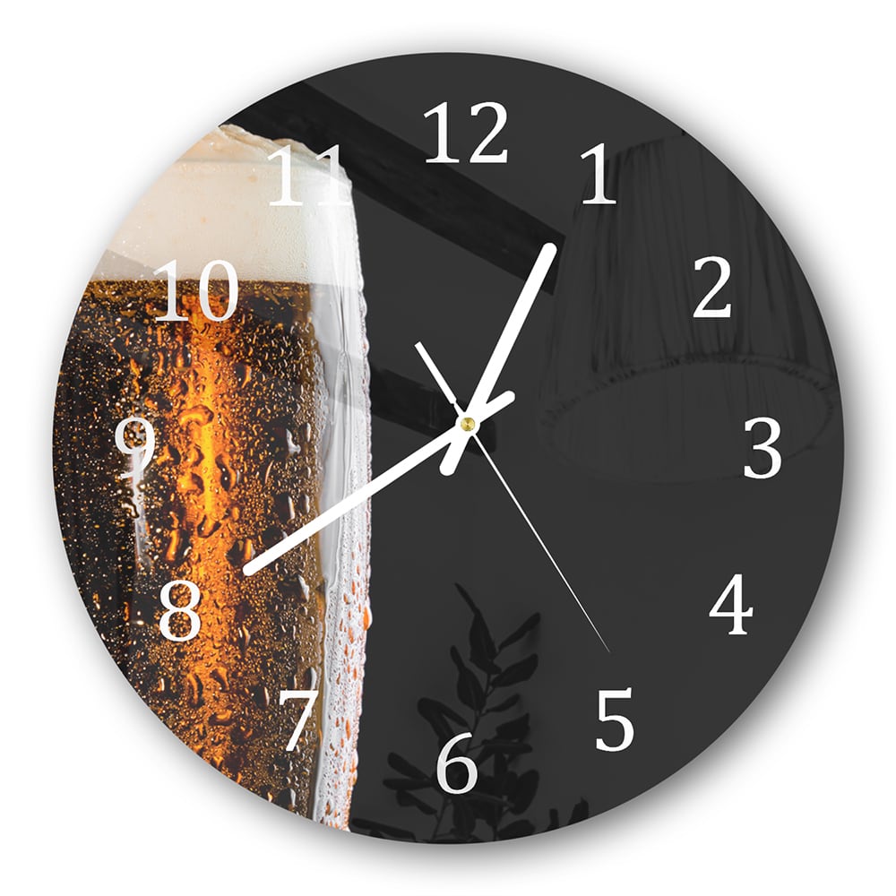 Wanduhr Rund - Bierglas Nahaufnahme