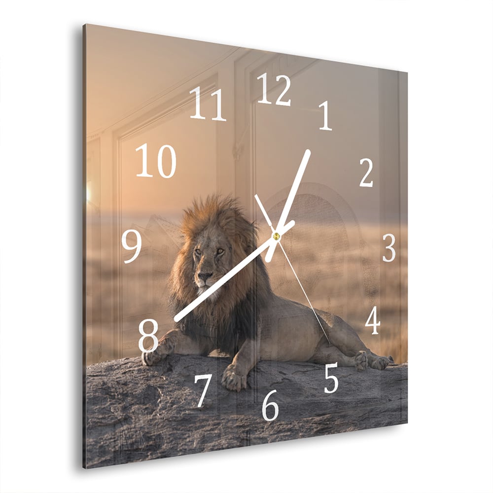 Wanduhr 30x30 - Löwe auf einem Felsen