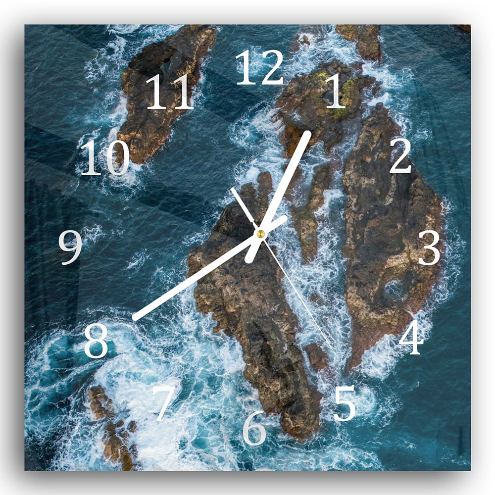 Wanduhr 30x30 - Raue See um die Felsen