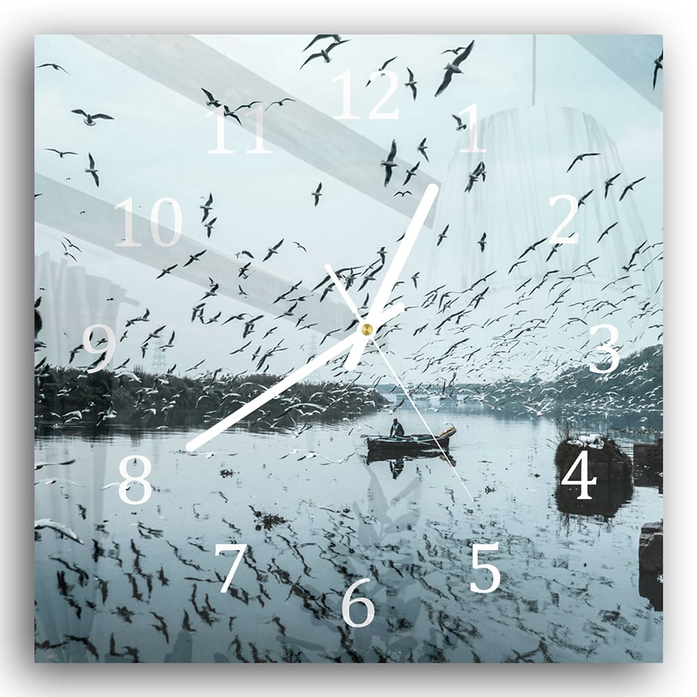 Wanduhr 30x30 - Vogel fliegt über Wasser